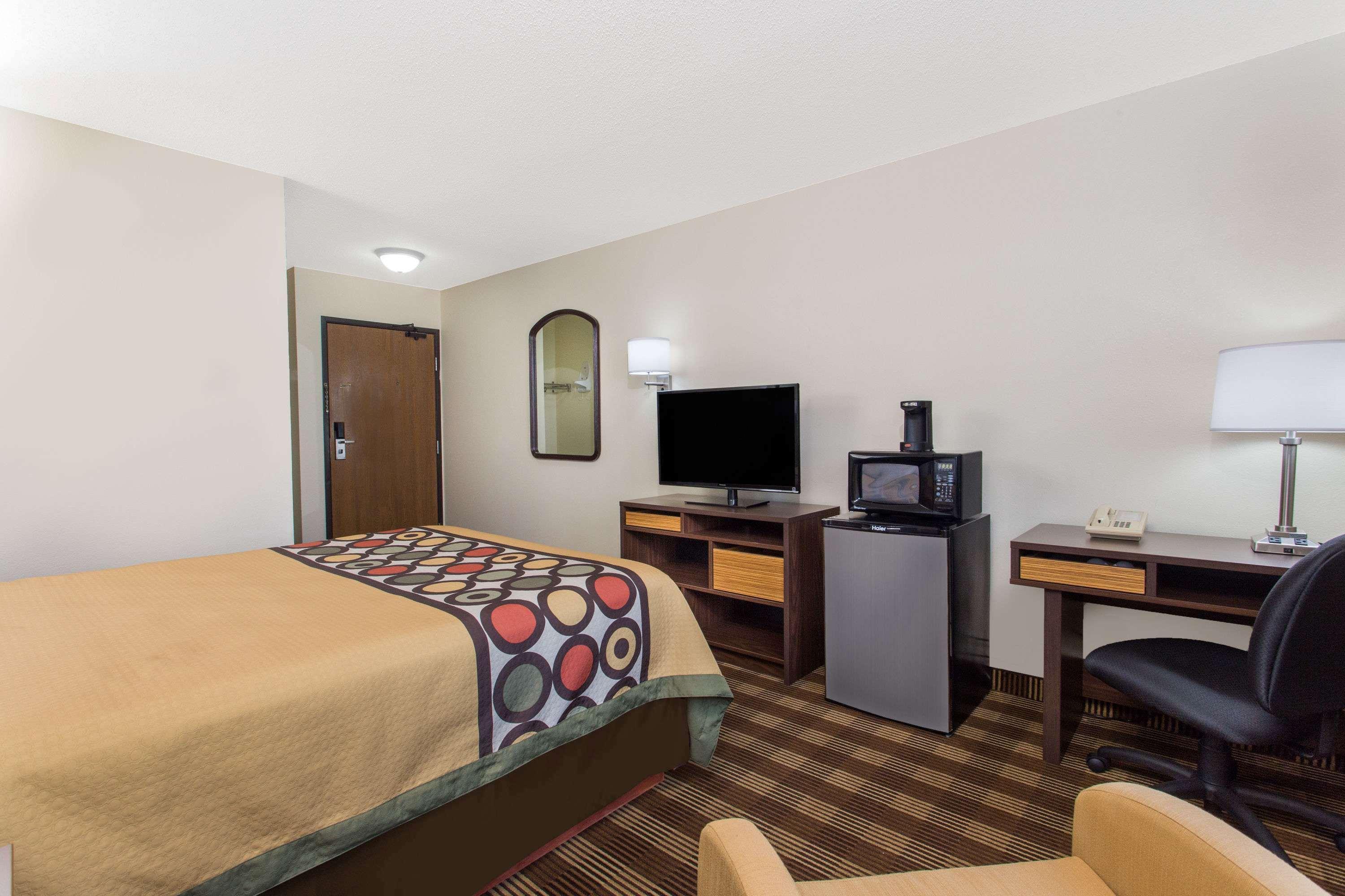 Super 8 By Wyndham Eau Claire I-94 Motel Exterior photo