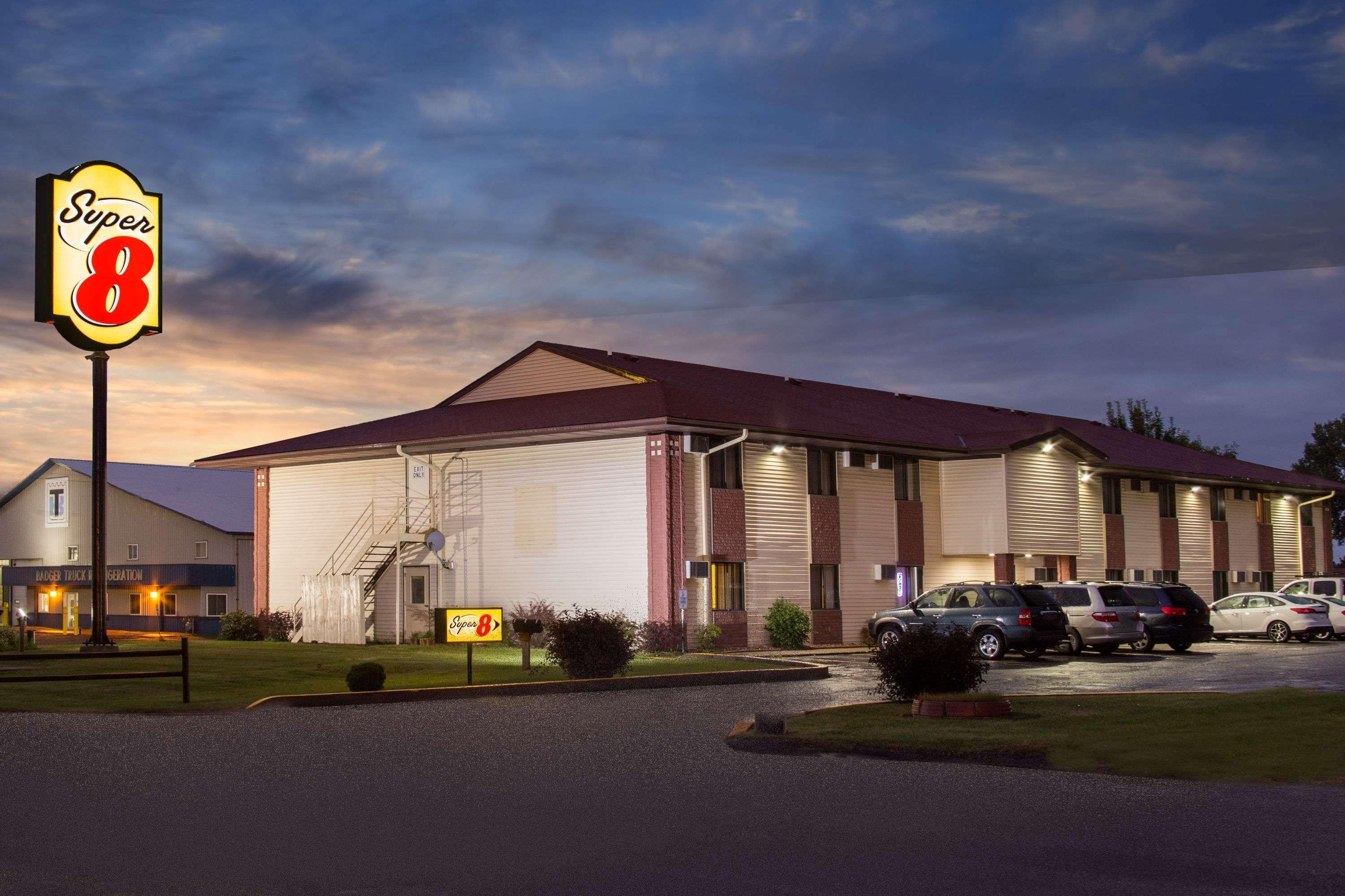 Super 8 By Wyndham Eau Claire I-94 Motel Exterior photo