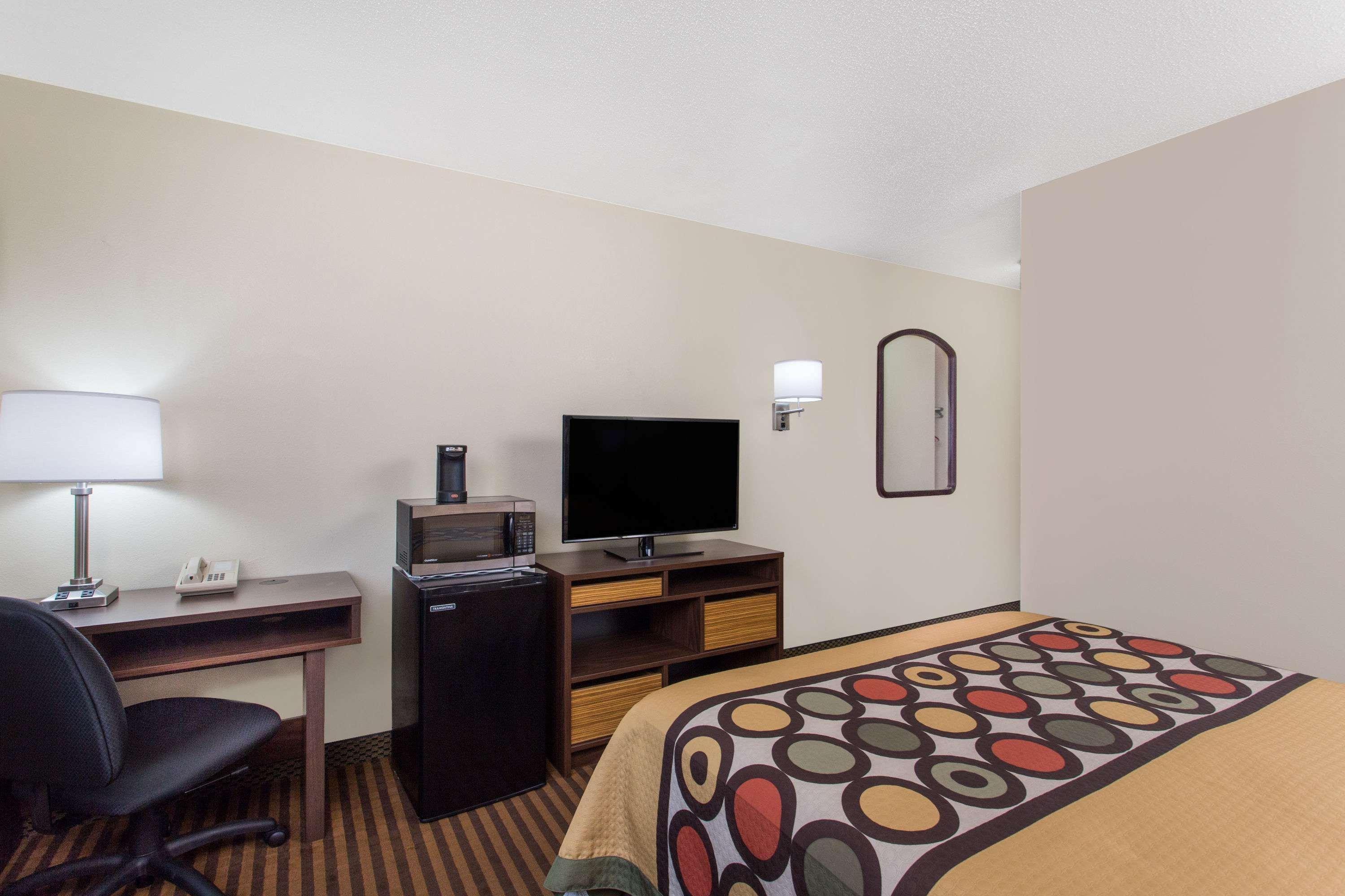 Super 8 By Wyndham Eau Claire I-94 Motel Exterior photo