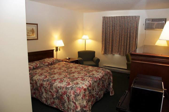Super 8 By Wyndham Eau Claire I-94 Motel Exterior photo