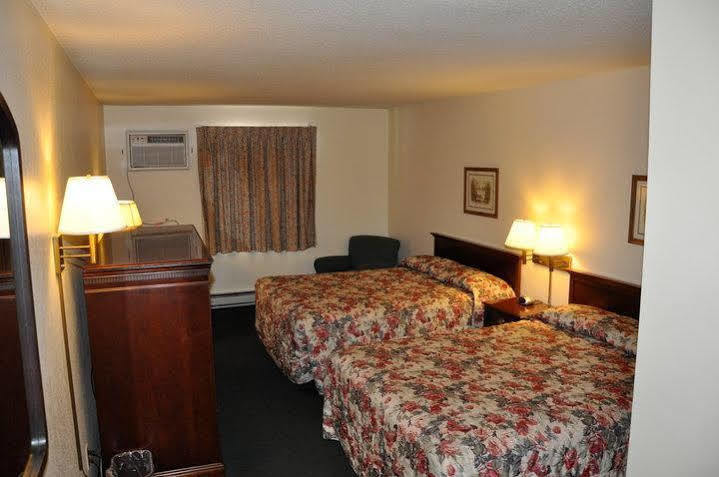 Super 8 By Wyndham Eau Claire I-94 Motel Exterior photo