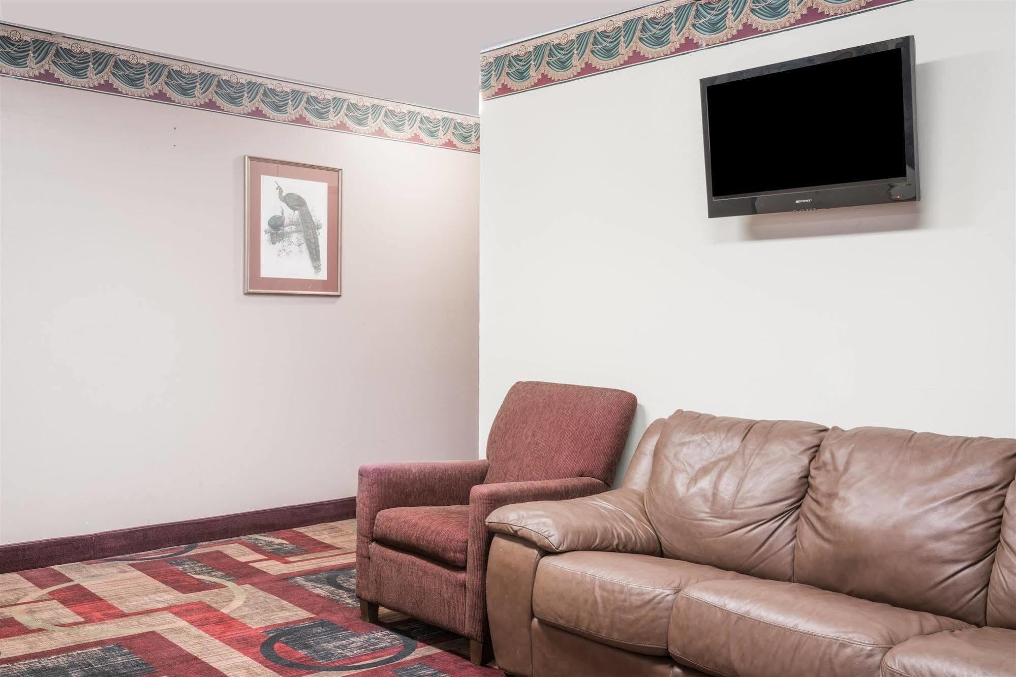 Super 8 By Wyndham Eau Claire I-94 Motel Exterior photo