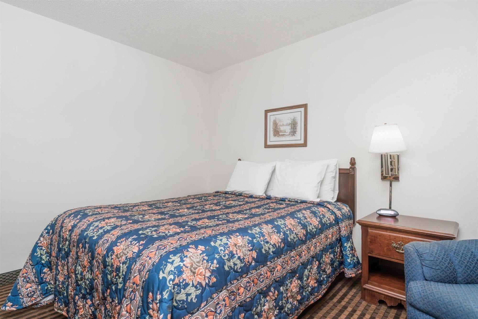 Super 8 By Wyndham Eau Claire I-94 Motel Exterior photo