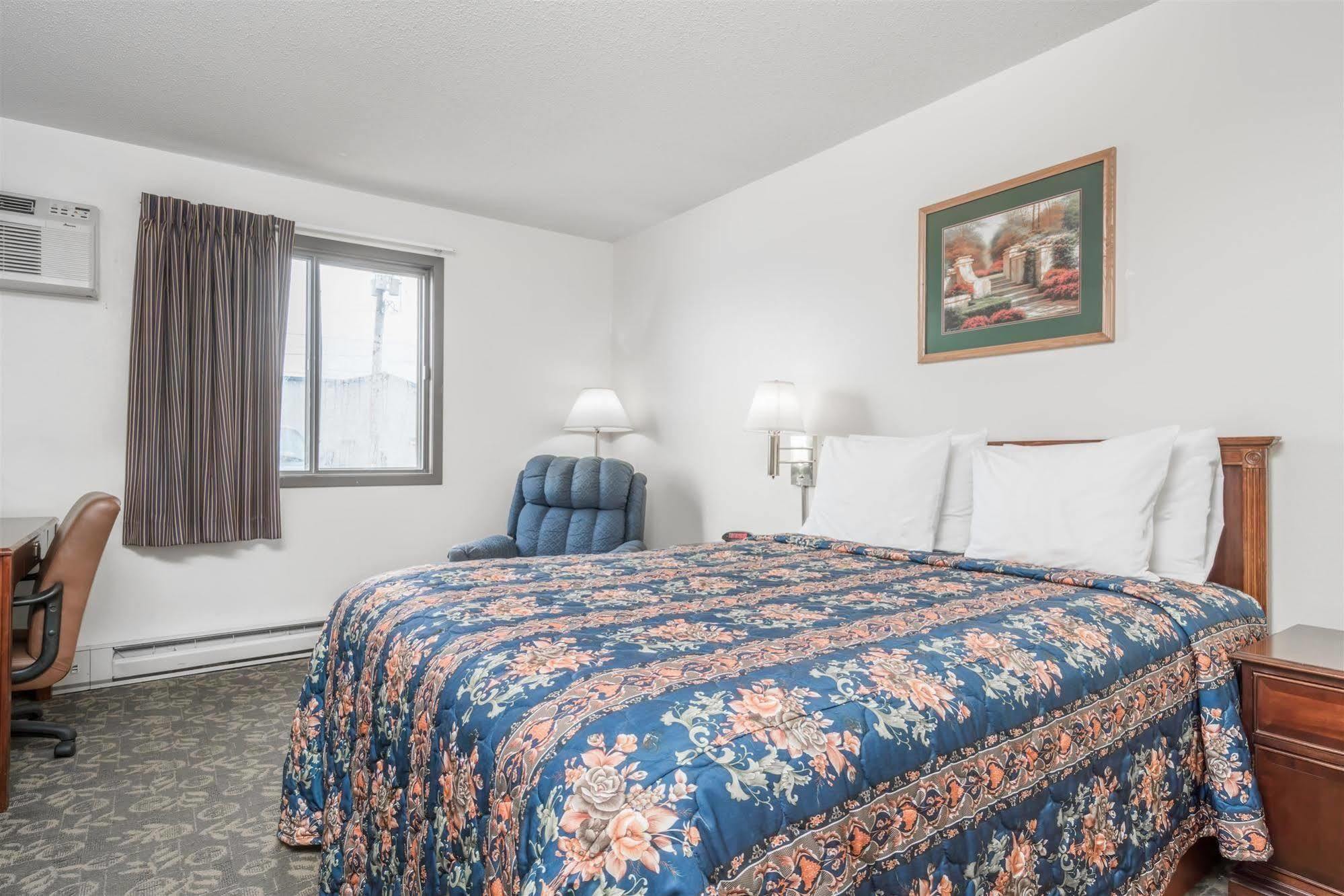 Super 8 By Wyndham Eau Claire I-94 Motel Exterior photo