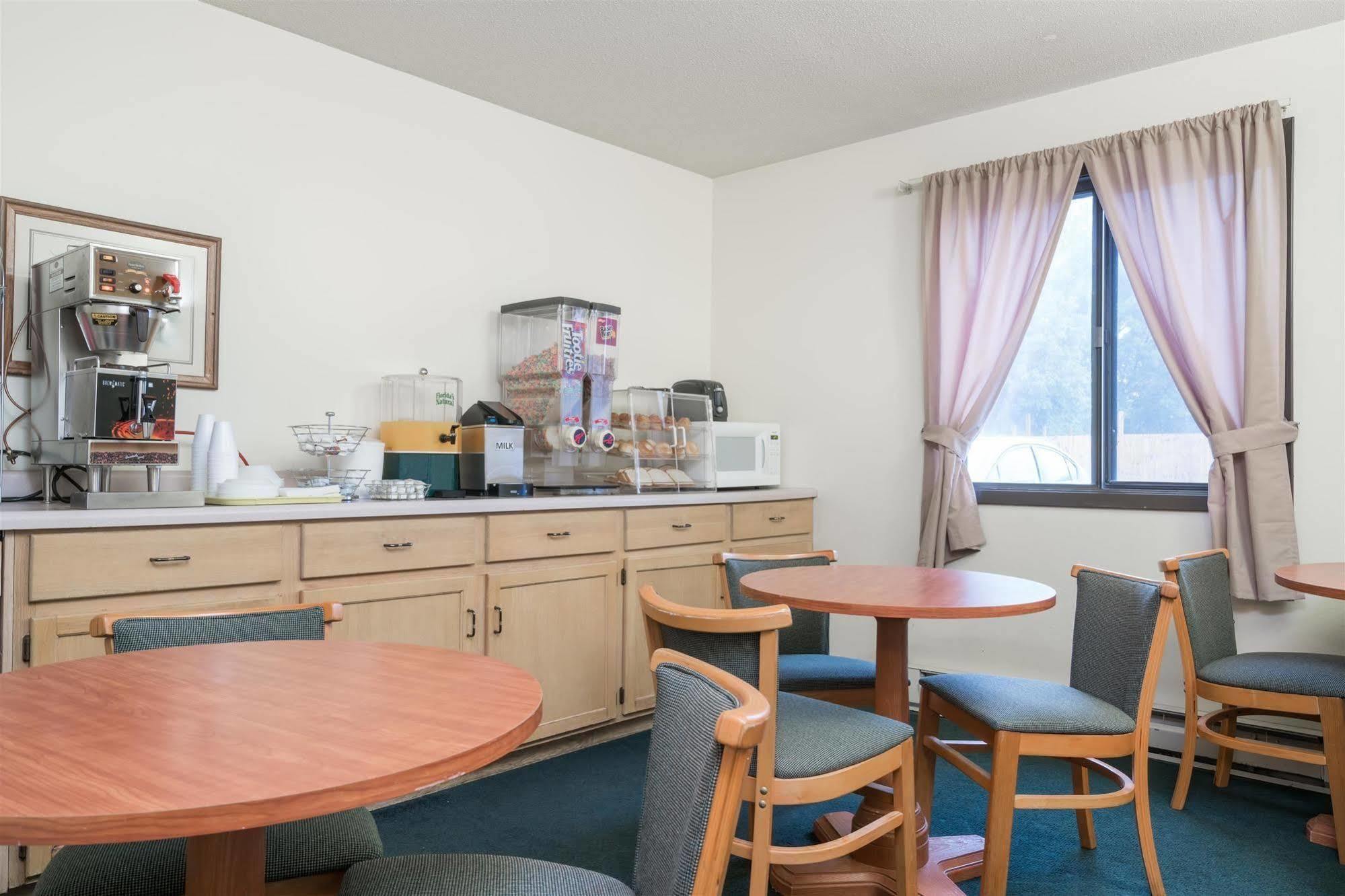 Super 8 By Wyndham Eau Claire I-94 Motel Exterior photo